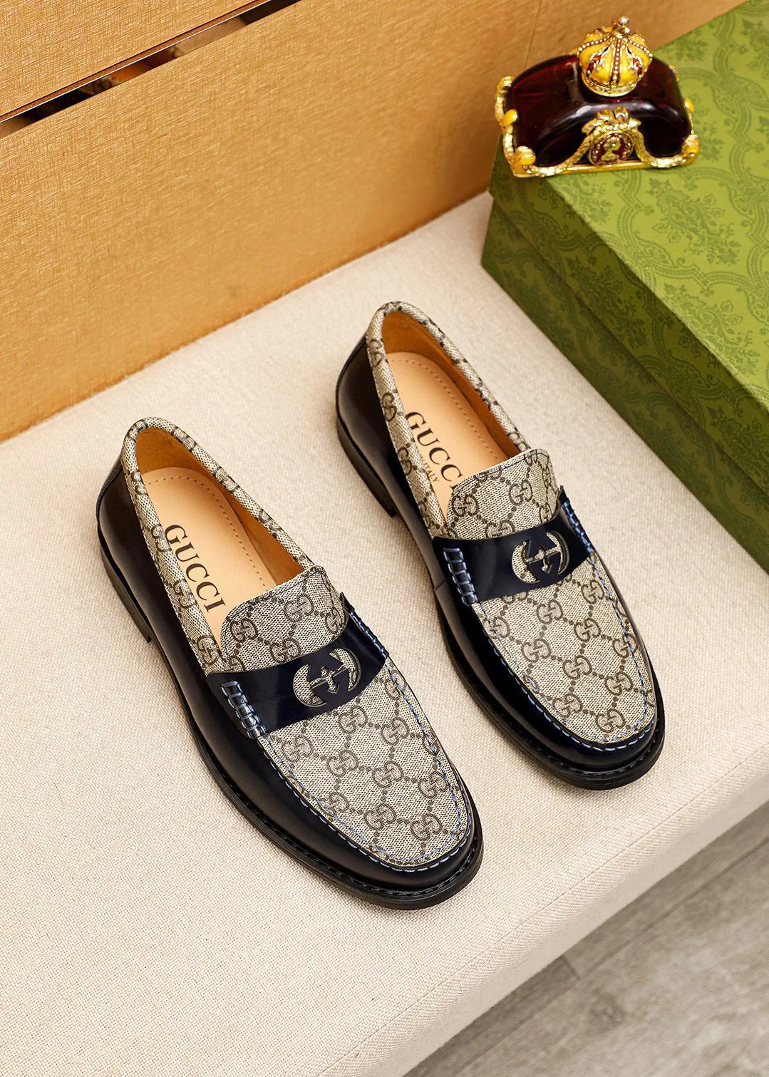 Men's shoes 💰480 💐 Product trademark: GUCCI "Gucci" casual leather shoes Regular size: 38-44 (45🉑️customized) Product materials: Selected imported first-layer open-edge beaded cowhide leather upper + luxury hardware buckle, imported water-dyed cowhide leather lining. Strong three-dimensional visual effect, combined outsole Color: 3⃣️colors available